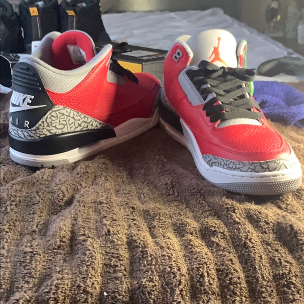 Jordan 3 “SE UNITE FIRE RED”